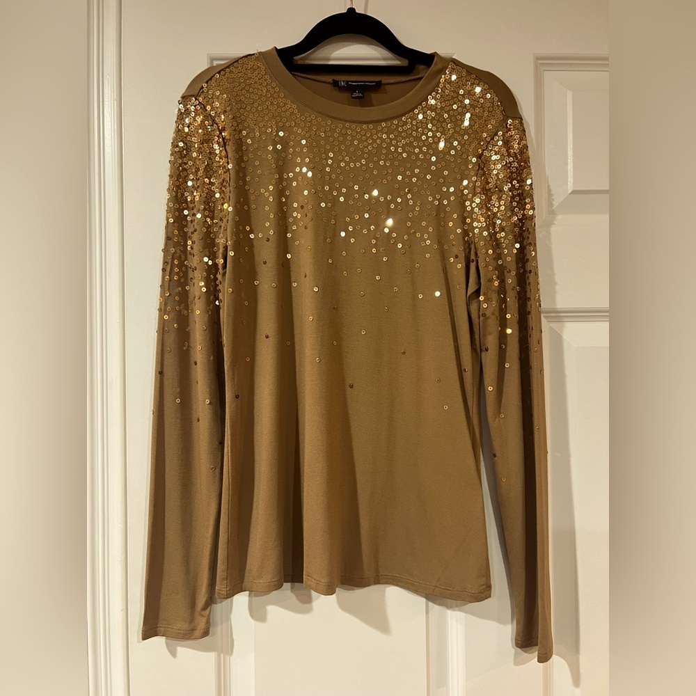 Gorgeous INC Brand Sequin Embellished Gold Top. NWOT, Size Small. Long Sleeve.